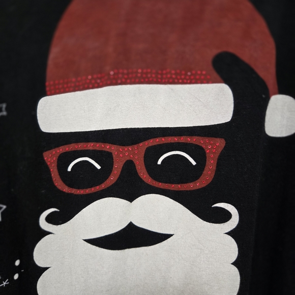 T9251004 Vanilla Sugar Black and Red Santa V-neck Tee. - Picture 8 of 8
